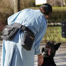 shit-happens-dog-saszetka-treningowa-el-klasiko-dla-psa-rozmiar-paska-s
