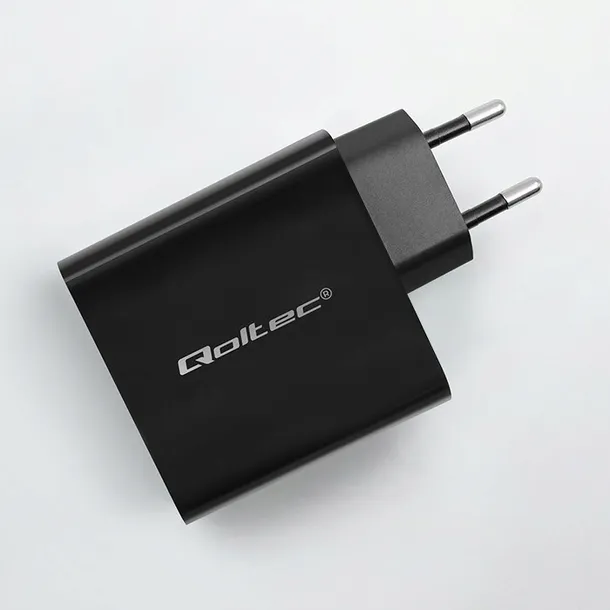 qoltec-ladowarka-super-quick-pd-or-1xusb-c-or-1xusb-napiecie-wyjsciowe-20-v