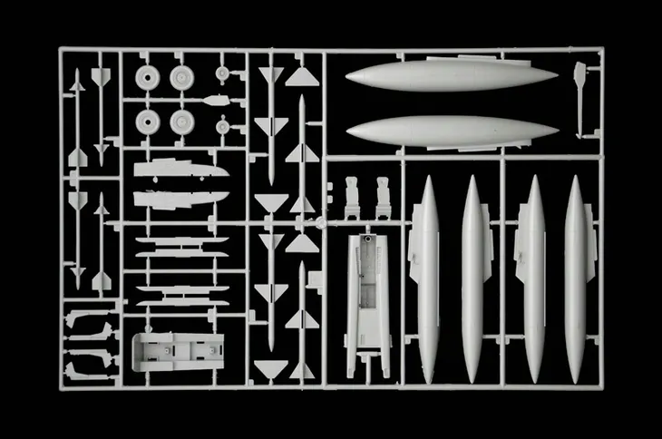1-48-rf-4e-phantom-ii-model-samolotu-odrzutowego-marka-italeri-stan-nowy
