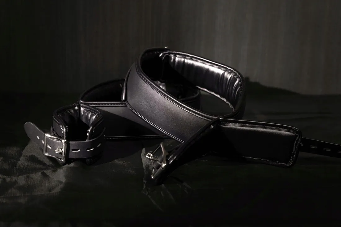 hand-and-thigh-cuffs-set-black