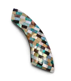 broszka-z-masy-perlowej-z-mozaika-geometryczna-elegancka-na-kazda-okazje