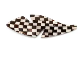 broszka-z-masy-perlowej-pioro-z-mozaika-geometryczna-elegancka