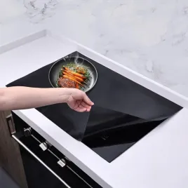 mata-ochronna-na-plyte-indukcyjna-kitchenraku-52x78-cm-silikonowa-czarna