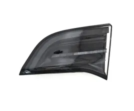 lampa-tyl-do-tesla-model-3-2017-2023-1077402-90-d-prawa-czarny