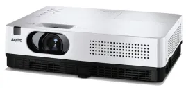 projektor-multimedialny-rzutnik-sanyo-plc-xd2200-kino-prezentacje