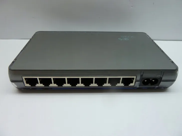 switch-3com-3cfsu08-8-portow-liczba-portow-8
