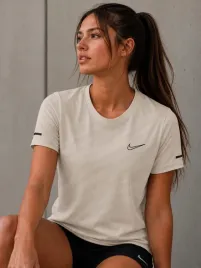 damska-koszulka-sportowa-nike-dri-fit-premium-lekka-oddychajaca-do-biegania-i-treningu-r-m
