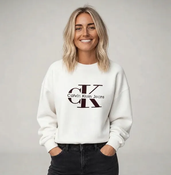 Calvin Klein bluza damska biała wkładana przez głowę z nadrukiem i okrągłym dekoltem rozmiar L | Idealna na chłodne dni!