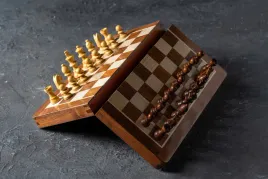 szachy-magnetyczne-z-intarsjowana-szachownica-30-cm