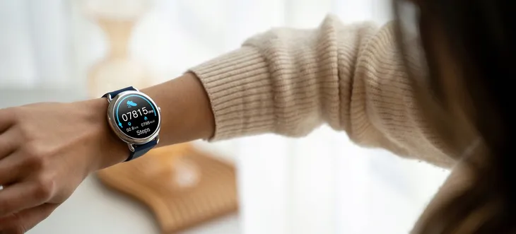 smartwatch-bemi-cosmo-szary-kolor-koperty-srebrny