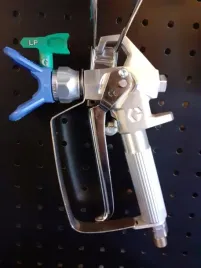 pistolet-malarski-graco-pneumatyczny-z-glowica-ftx-e-i-dysza-517