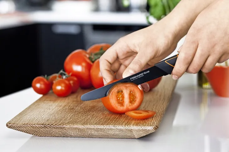 fiskars-noz-do-pomidorow-13-cm-edge-przeznaczenie-do-warzyw