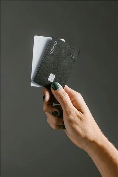 nomad-tracking-card-pro-find-my-white-stan-nowy-kolor-biel