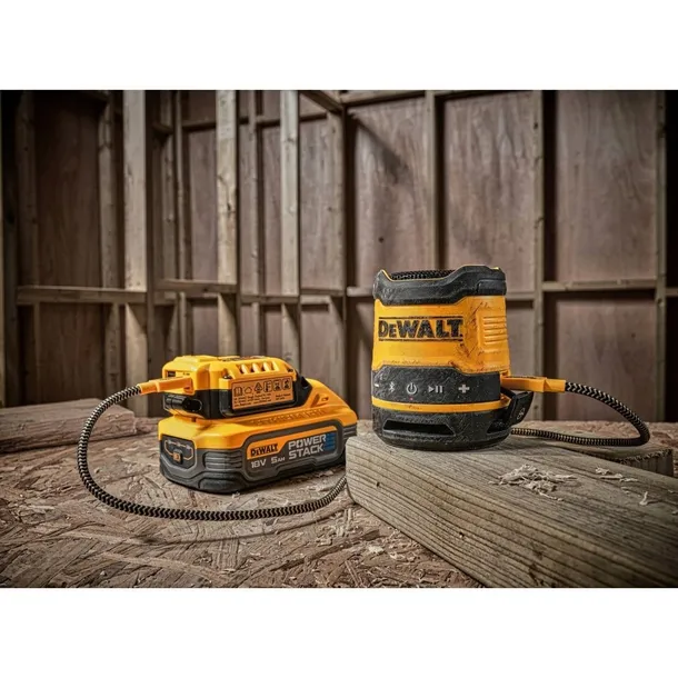 dewalt-dcr009-kompaktowy-glosnik-bluetooth-usb-c-marka-dewalt-waga-urzadzenia-0-3-kg