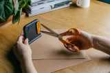 fiskars-functional-form-1081190-ostrzalka-do-nozyczek-clip-sharp-waga-narzedzia-0-05-kg