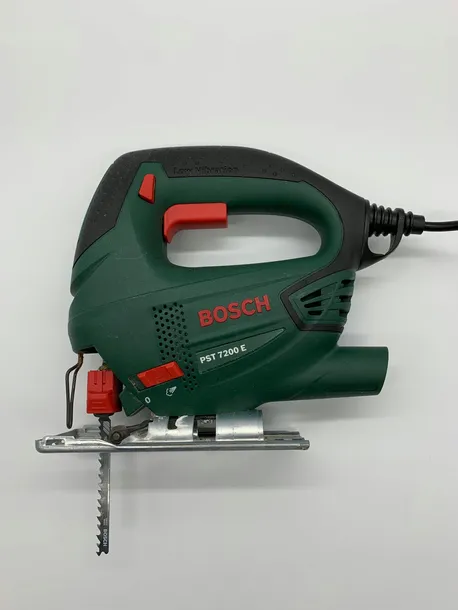 wyrzynarka-bosch-pst-700-e-500-w-glebokosc-ciecia-w-drewnie-70-mm