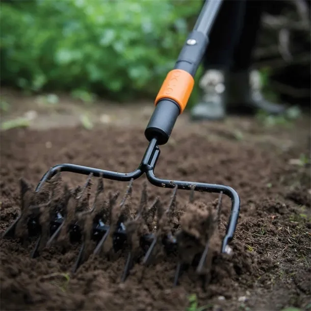 aerator-fiskars-20-cm-0-w-regulacja-glebokosci-roboczej-bez-regulacji