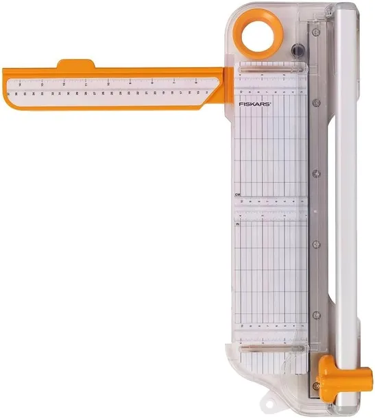 trymer-reczna-fiskars-rodzaj-gilotyny-reczna-marka-fiskars