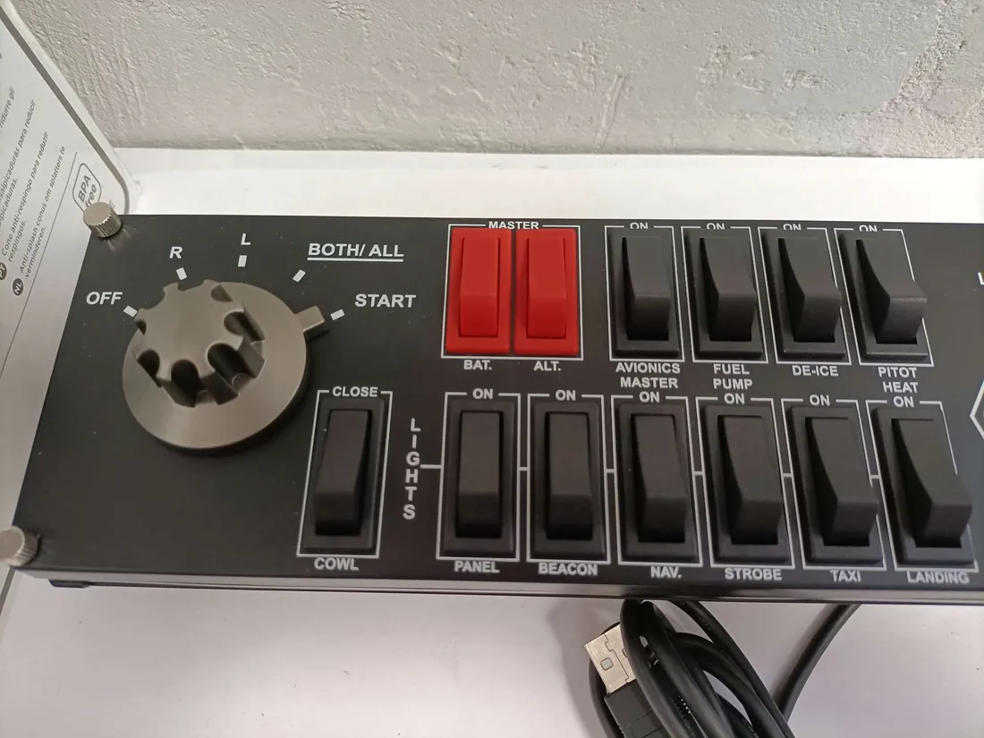 logitech-g-saitek-pro-flight-switch-panel-stan-powystawowy