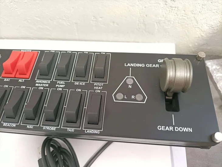 logitech-g-saitek-pro-flight-switch-panel-producent-logitech