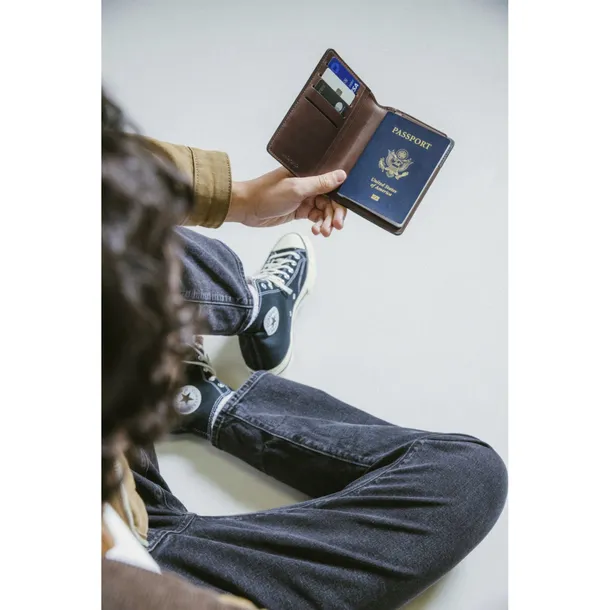 nomad-leather-passport-wallet-rustic-brown