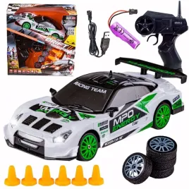 auto-do-driftu-na-pilota-1-24-autko-zdalnie-sterowane-rc-drift-4x4-nissan
