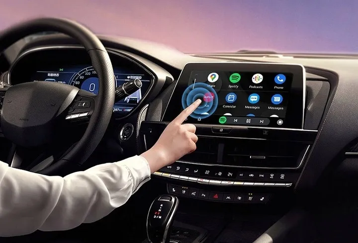 bezprzewodowy-adapter-apple-carplay-do-iphone-ios-android-auto-pendrive