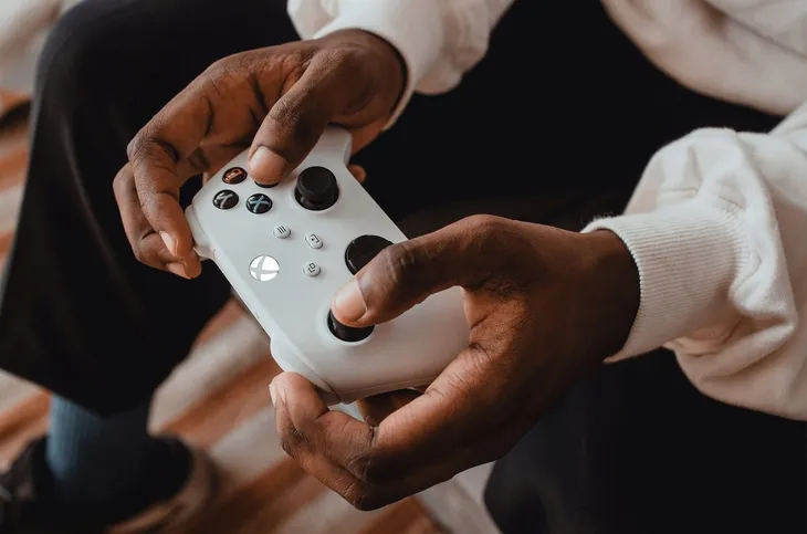 kontroler-pad-microsoft-xbox-series-controller-bialy-pochodzenie-zamiennik