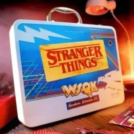 zestaw-gadzetow-hawkins-hitmaker-z-licencja-stranger-things