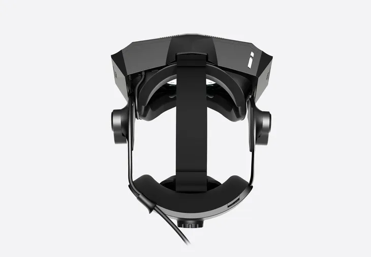 pimax-crystal-light-virtual-reality-headset-and-controllers