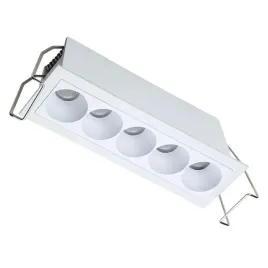 nowoczesna-elegancka-lampa-sufitowa-wpuszczana-do-salonu-biala