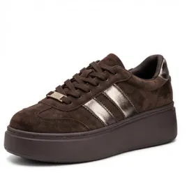 damskie-sneakersy-platforma-brazowe-metaliczne-paski-39