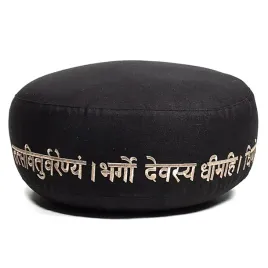 poduszka-do-medytacji-yogi-and-yogini-gayatri-mantra-ocs-czarna