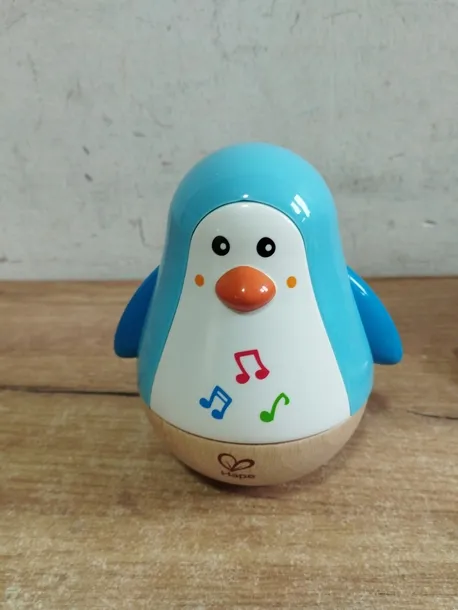 muzyczny-pingwin-e0331-hape-bohater-brak
