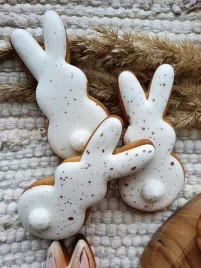 ciastka-nakrapiane-zajaczki-zestaw-bialy