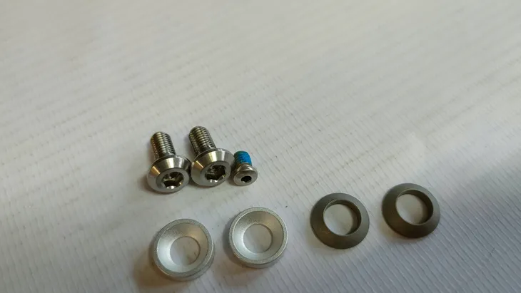 red-brake-pad-hardware-qty-2-marka-sram