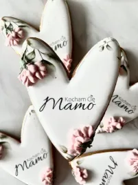 ciastko-kwiatowe-serce-kocham-cie-mamo