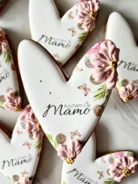 ciastko-kwiatowe-serce-motyle-na-lace-kocham-cie-mamo