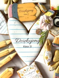ciastko-serce-kwiat-z-zeszytu-szkolny-prezent-na-dzien-nauczyciela-od-klasy