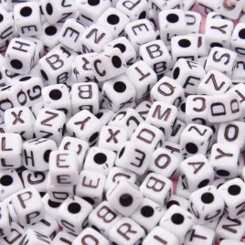 koraliki-mini-biale-czarne-akrylowe-litery-100szt