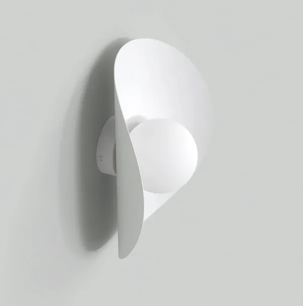 fiero-xl-k1-white-material-dominujacy-metal