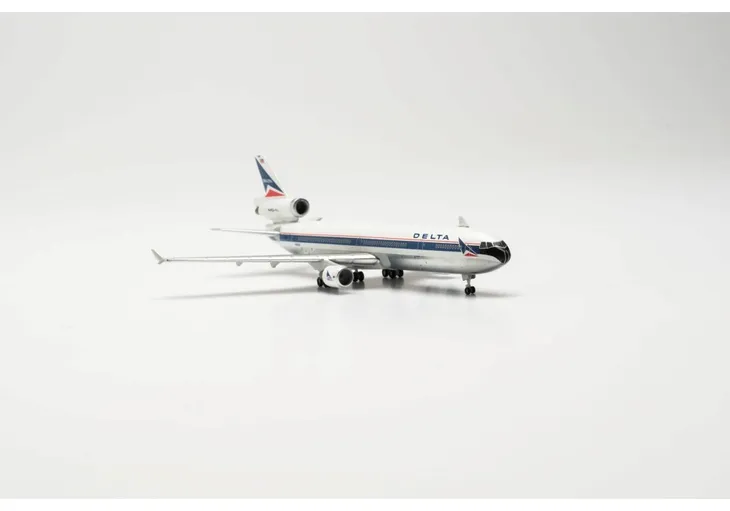 model-samolotu-md-11-delta-1-500