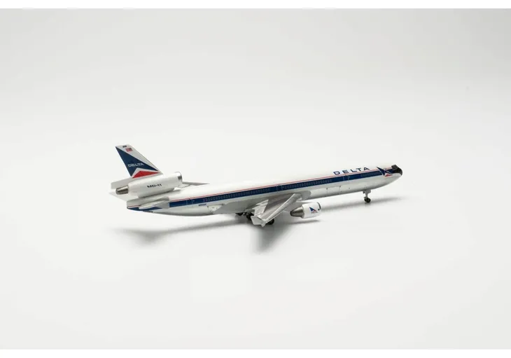 model-samolotu-md-11-delta-1-500-stan-nowy