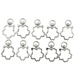 karabinczyk-metalowy-kwiatek-srebrny-40-mm-10-sztuk