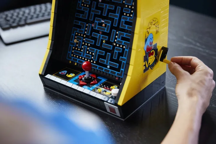 lego-icons-automat-do-gry-pac-man