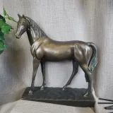 figurka-kon-28x24cm-stan-nowy