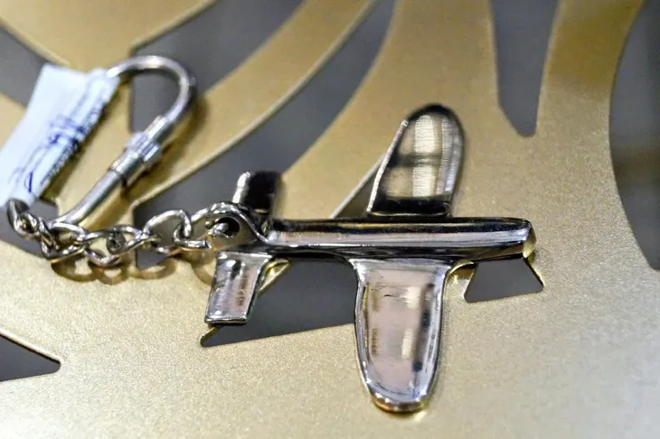 breloczek-samolot-material-dominujacy-metal
