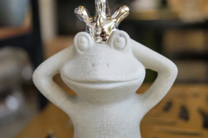 figurka-zaba-medytacja-13cm-material-wykonania-ceramika