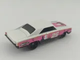 hot-wheels-dodge-charger-stan-nowy