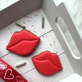 pierniczek-usta-kiss-me